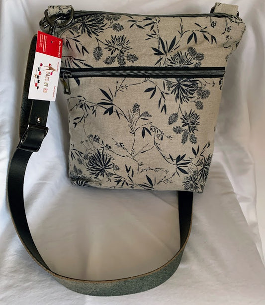 Crossbody bag in linen with leather accents